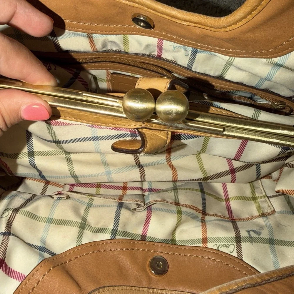 Coach Ergo Tan Kiss Lock Hobo Shoulder Bag Plaid Lined, Gold Hardware, Charm